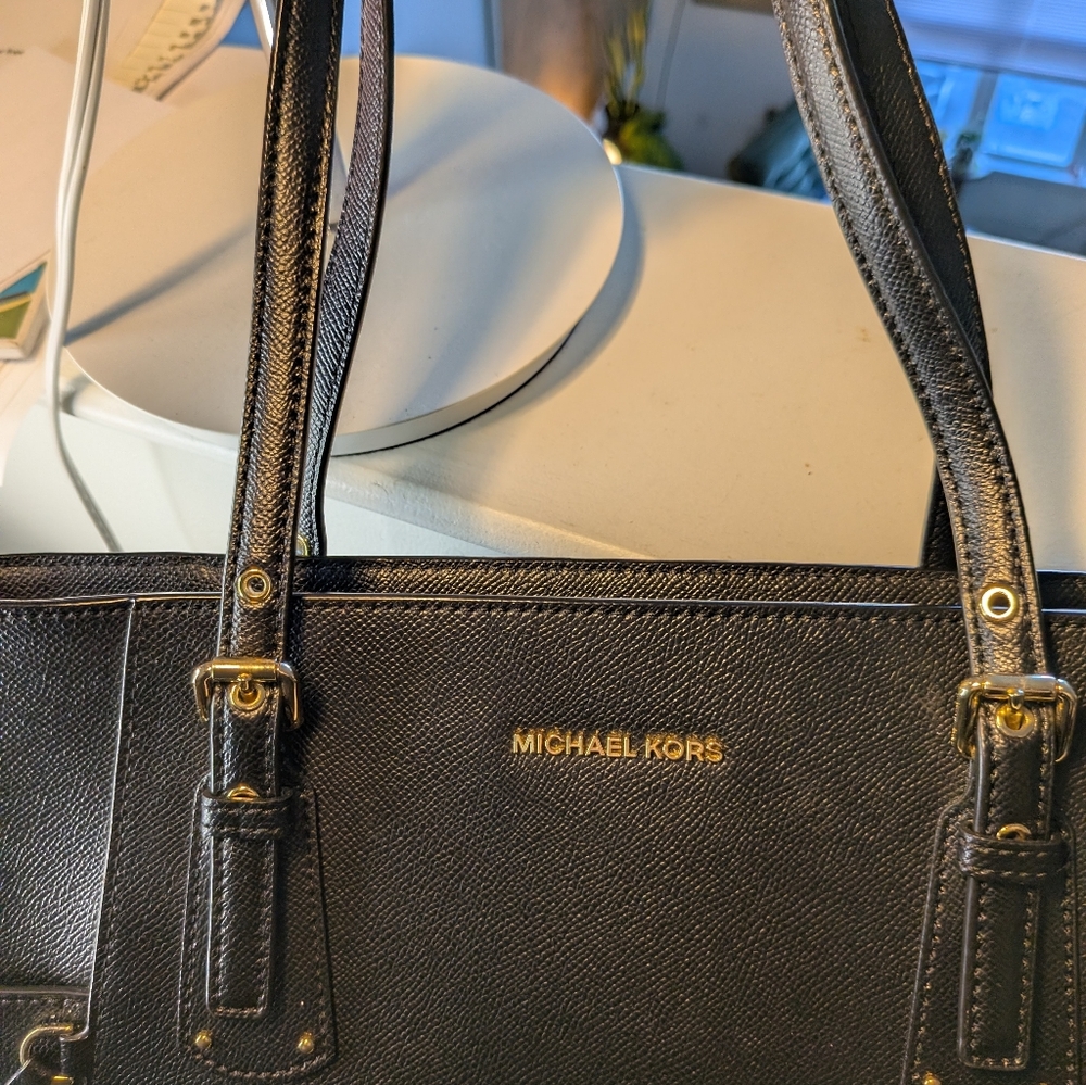 Michael Kors Voyager Tote With Black Leather - Picture 2 of 11